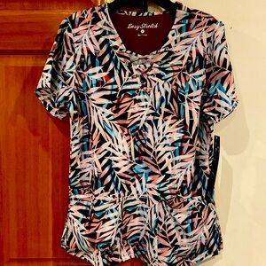 NWT! Gorgeous Easy Stretch Falling Fronds v-neck scrub top, size XS!